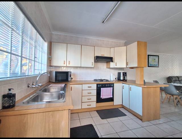 2 BEDROOM TOWNHOUSE TO LET IN ARCON PARK